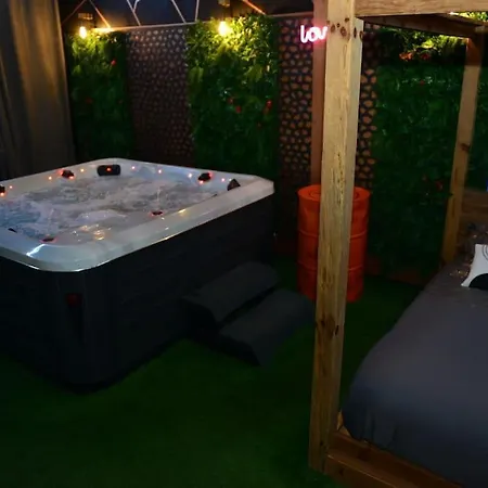 Luxure : Nimes, France 尼姆